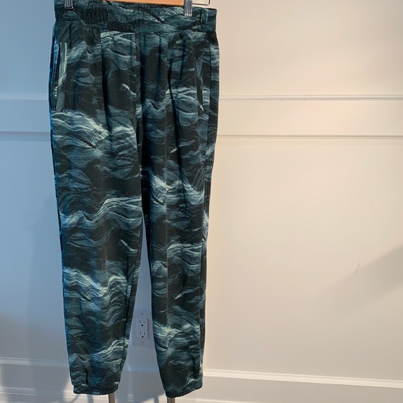 Fabletics Sweat pants - Picture 2 of 9